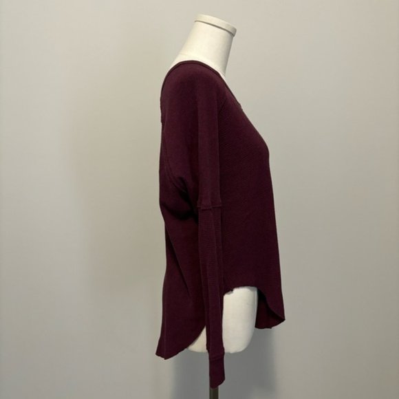 Aritzia TNA Alder Thermal Long Sleeve Waffle Knit Relaxed Fit Top Burgundy Small - Picture 10 of 16